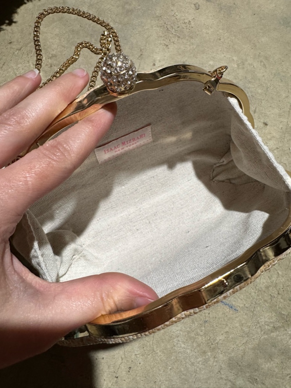 Isaac Mizrahi NWT Shell Clutch Evening Bag Beachy Gold Chain Resort Vacation - Picture 5 of 7